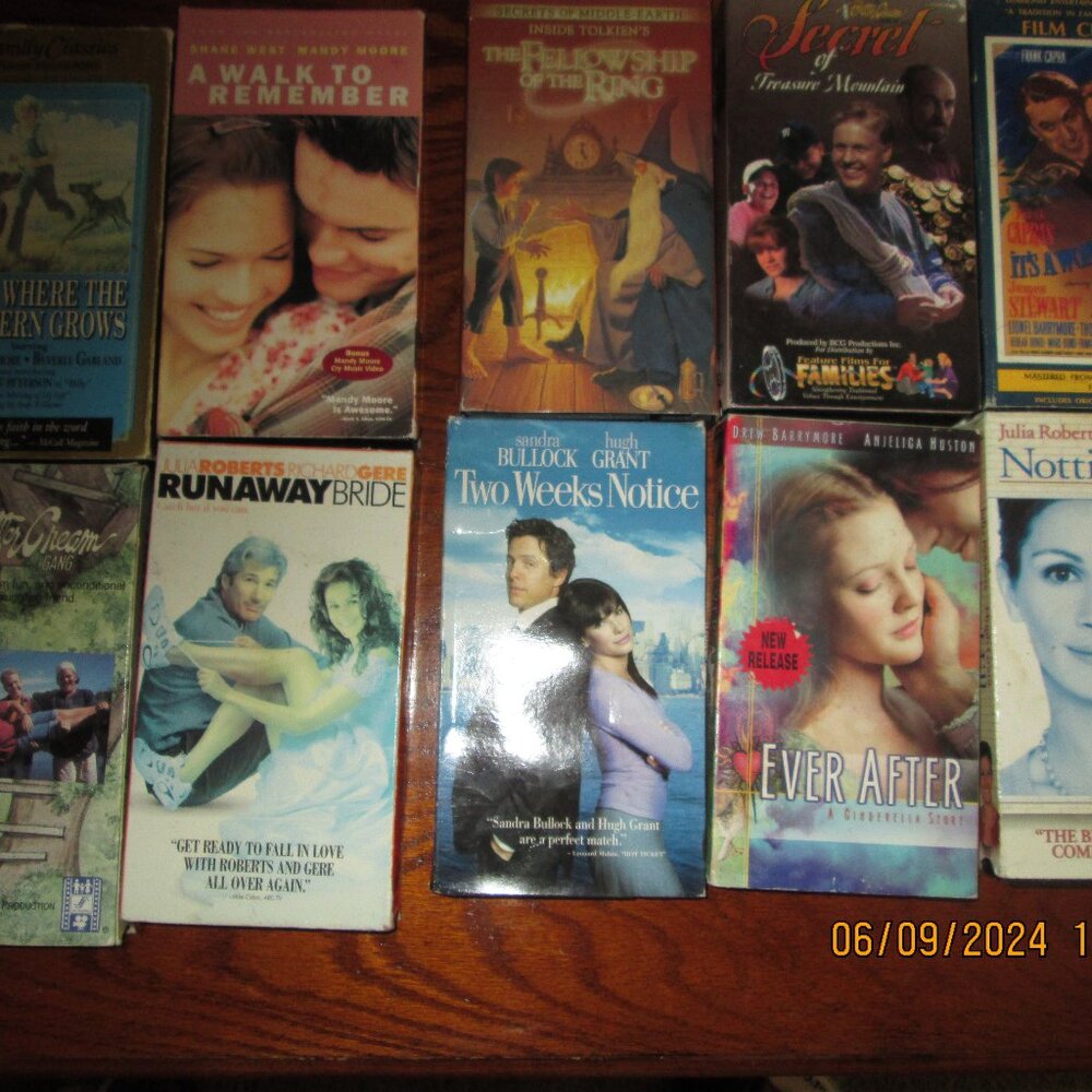 VHS TAPES  JULIA ROBERTS,  MANDY MOORE,  SANDRA BULLOCK, more